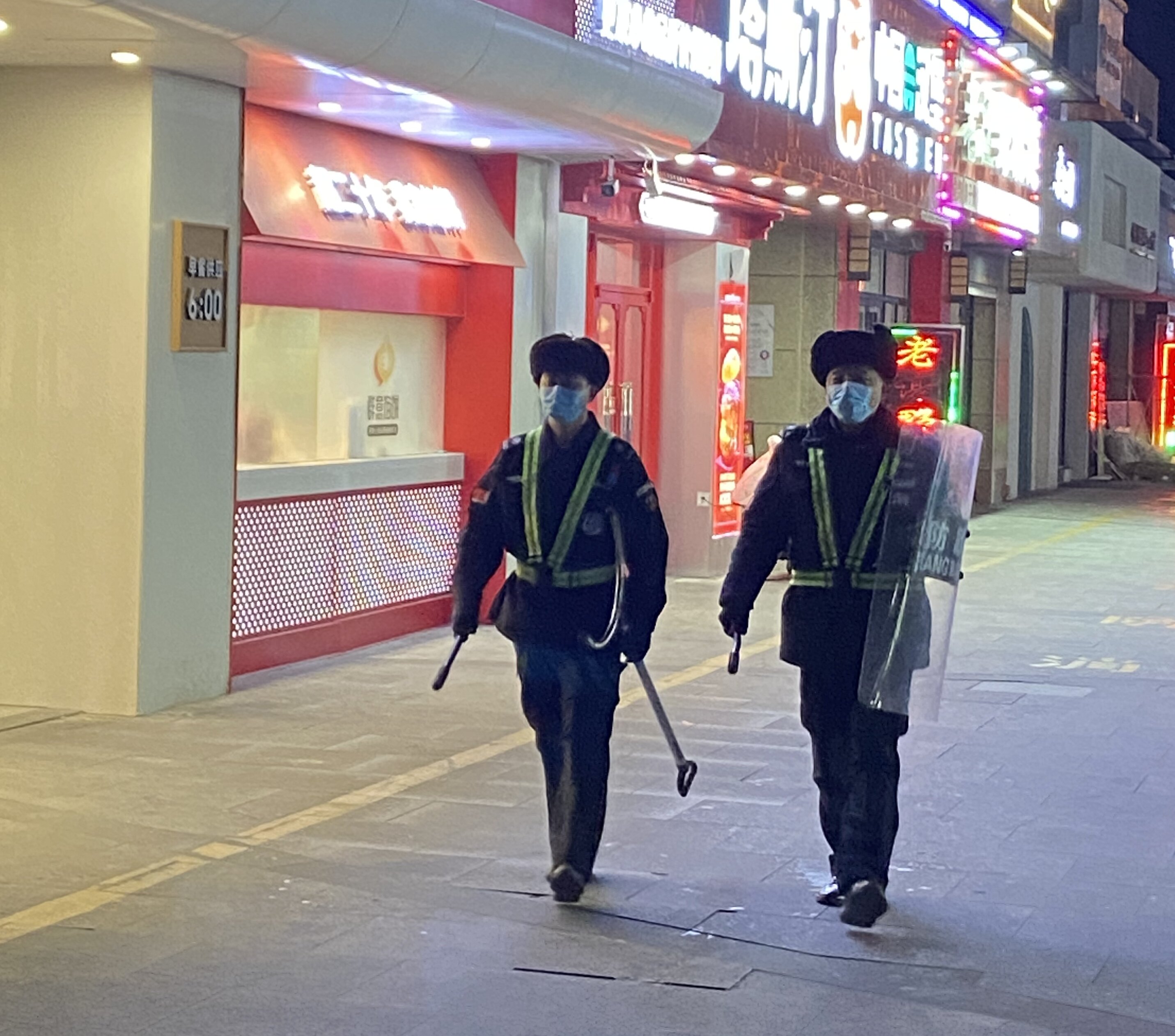 2-23121H20149222.jpg 巡邏無(wú)小事......(圖4)